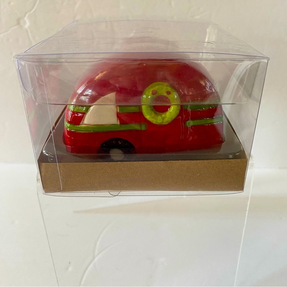 NIB Car and Travel Camper Salt and Pepper shakers Christmas Tree Dog Wreath Red - Picture 4 of 8